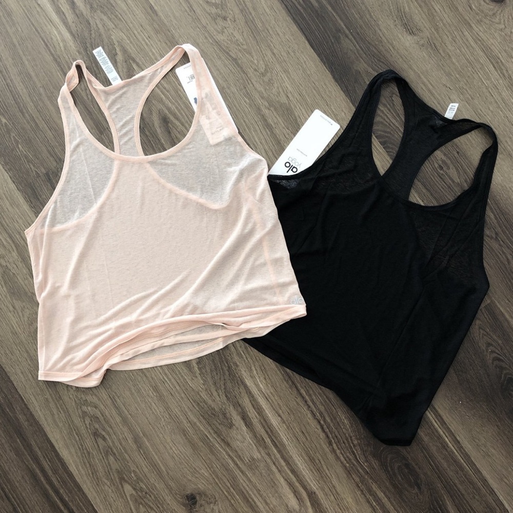 2 Alo Arrow Swoop Neck Tanks 🖤💗 New with Tags